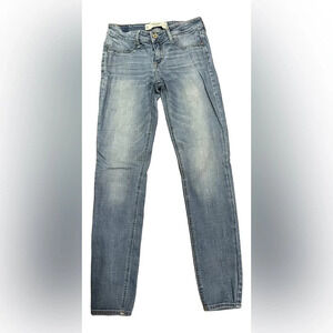 Abercrombie & Fitch Light Wash Women’s Mod Rise Skinny Jeans Size 2 W26 L29